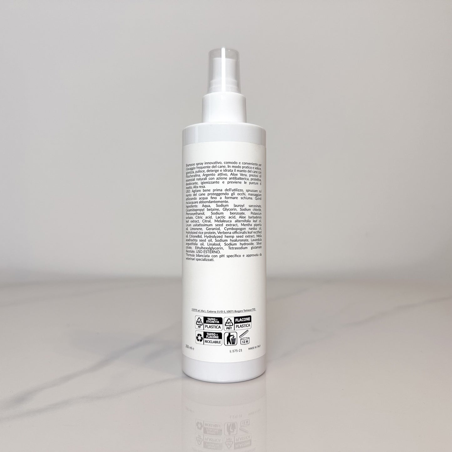 Shampoo per cani con formula lenitiva, adatto all’uso settimanale