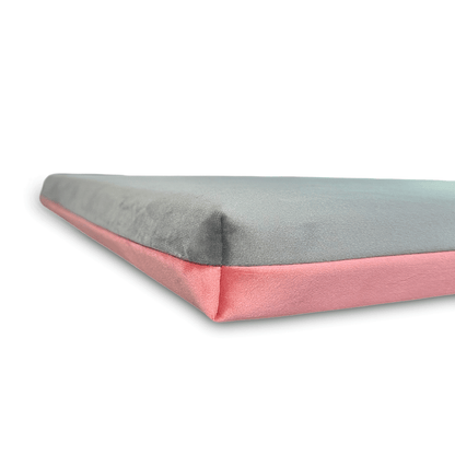 Dettaglio delle cuciture della cuccia Letty in velluto