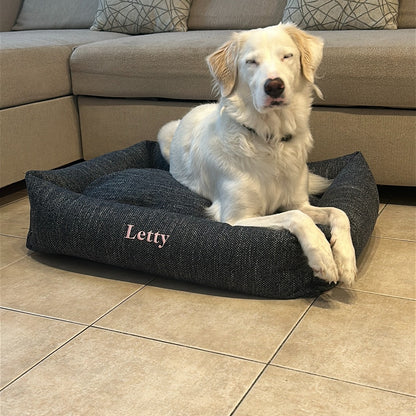 Cane sulla cuccia Letty artigianale in memory foam