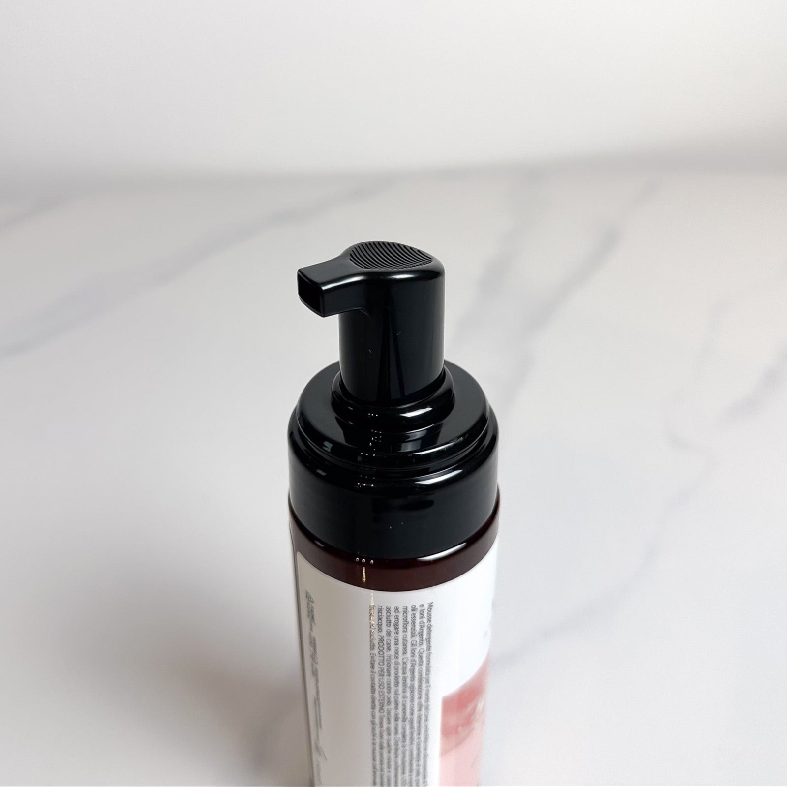 Mousse per la pulizia del manto del cane, con ingredienti naturali e profumazione leggera