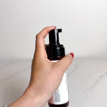 Schiuma detergente delicata per cani, adatta anche a cuccioli e cani anziani