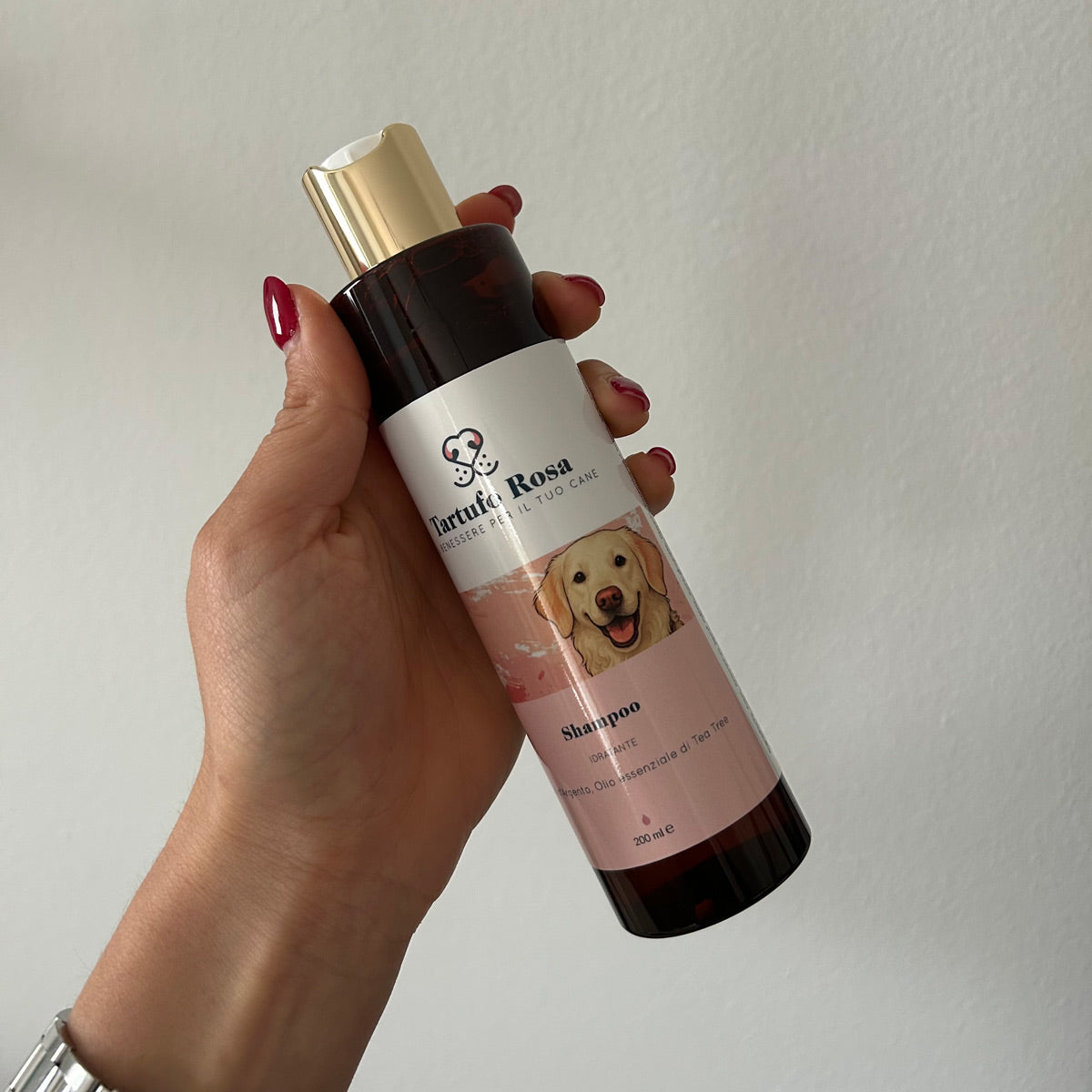 Cura e bellezza del pelo del cane con shampoo idratante Tartufo Rosa